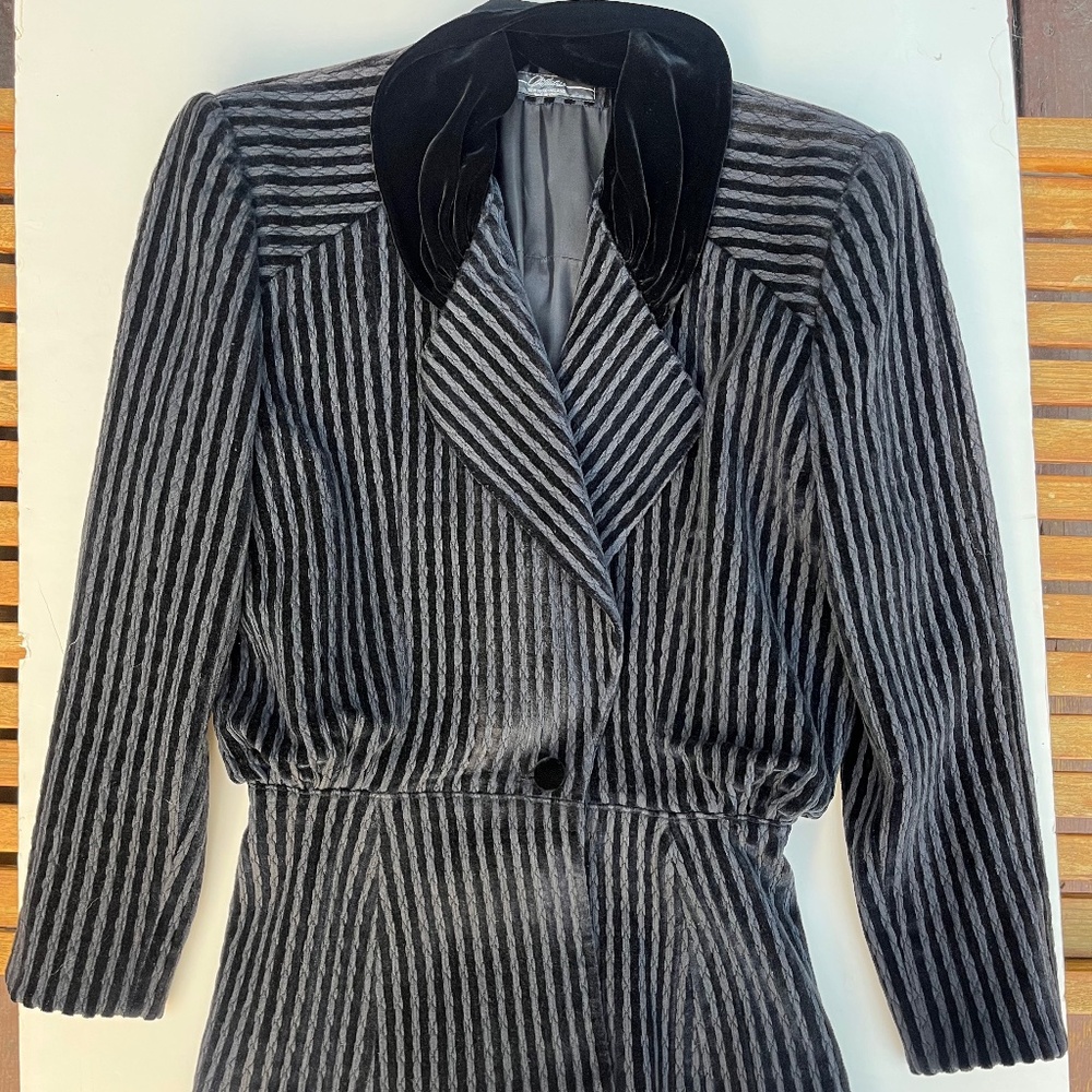 Dimitri Couture Blazer - Black velvet striped 8 vintage - Excellent condition!